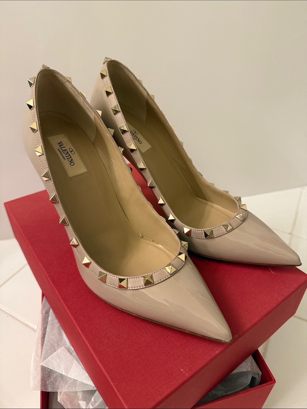 Valentino Nude Patent Leather Rockstud Pointed Pumps 41.5 Authentic